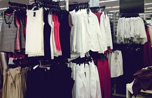 Tips Jualan Baju Seksi Agar Tak Berdosa