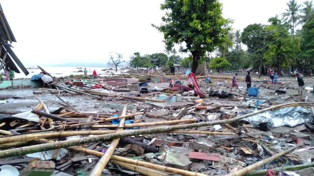 095789300_1545562100-Tsunami_Selat_Sunda