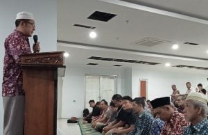 Pribadi Pemimpin adalah mampu untuk selalu jujur dalam bertindak dan terbuka dengan Identitas dirinya.